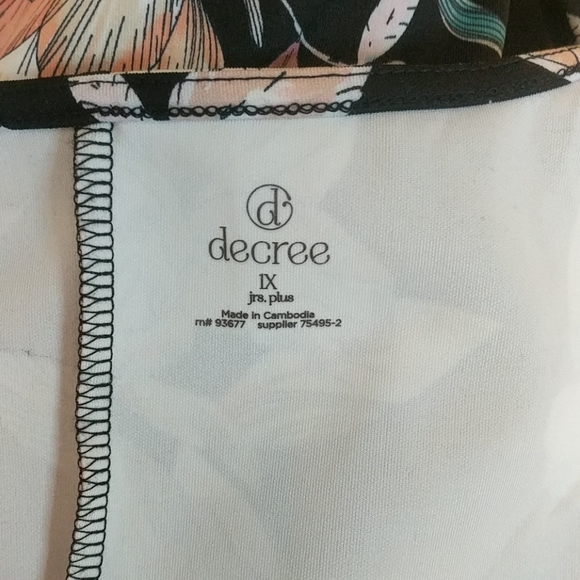 Decree hibiscus floral cut out crop top NWT Jrs + - Picture 4 of 6